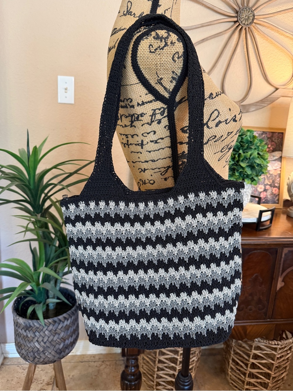 Frankie & Johnnie Black & Gray Patterned Weave Tote Bag